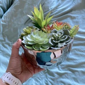 Artificial succulent arrangement